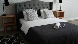 Blooms Inn & Apartments