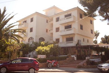 Apartamentos La Cabanya Apartamentos La Cabanya