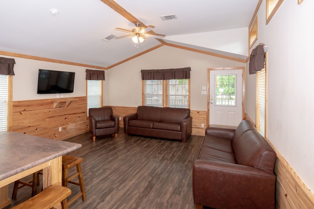 Hill Country Cottage and RV Resort, New Braunfels Cottage Price