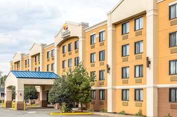 Comfort Inn & Suites in Meriden, Connecticut
