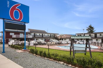 Motel 6 Cranbrook, BC Motel 6 Cranbrook, BC