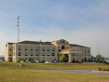 Holiday Inn Express & Suites Floresville in Floresville, Texas
