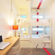 是隆 HQ 旅舍