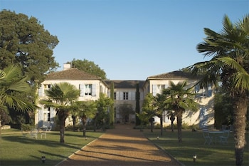 tarifs reservation hotels Chateau de Lassalle