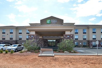 Holiday Inn Express & Suites Page Holiday Inn Express & Suites Page