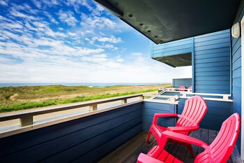 Standard King, ocean view, downstairs