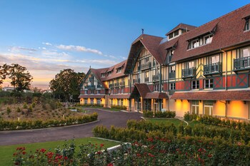 tarifs reservation hotels Renaissance Paris Hippodrome De St. Cloud Hotel