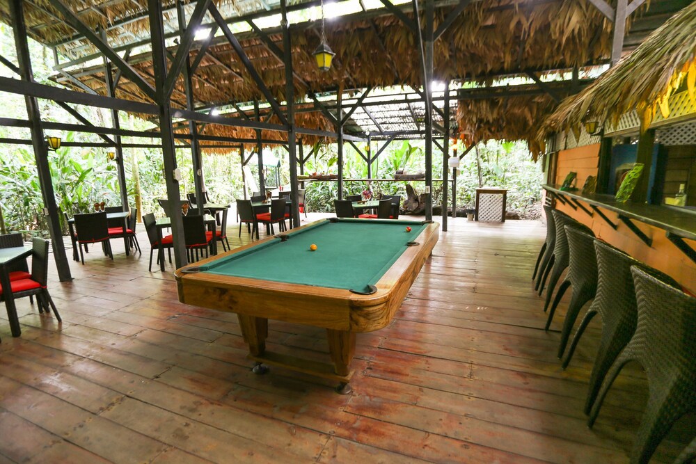 Den oppkobling bar og Restaurant Costa Rica