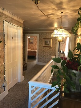Pet Friendly Hotels Near Echo Mountain Park In Idaho Springs From Historic Windsor Hotel