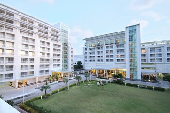 Kameo Grand Rayong Hotel & Serviced Apartments Kameo Grand Rayong Hotel & Serviced Apartments