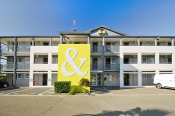 tarifs reservation hotels B&B Hôtel CHARTRES Le Forum